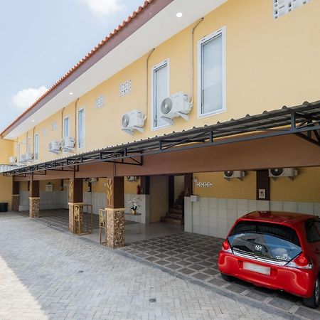 Reddoorz Syariah Near Rsud Dr Iskak Tulungagung Hotel Kedungwaru Exterior photo