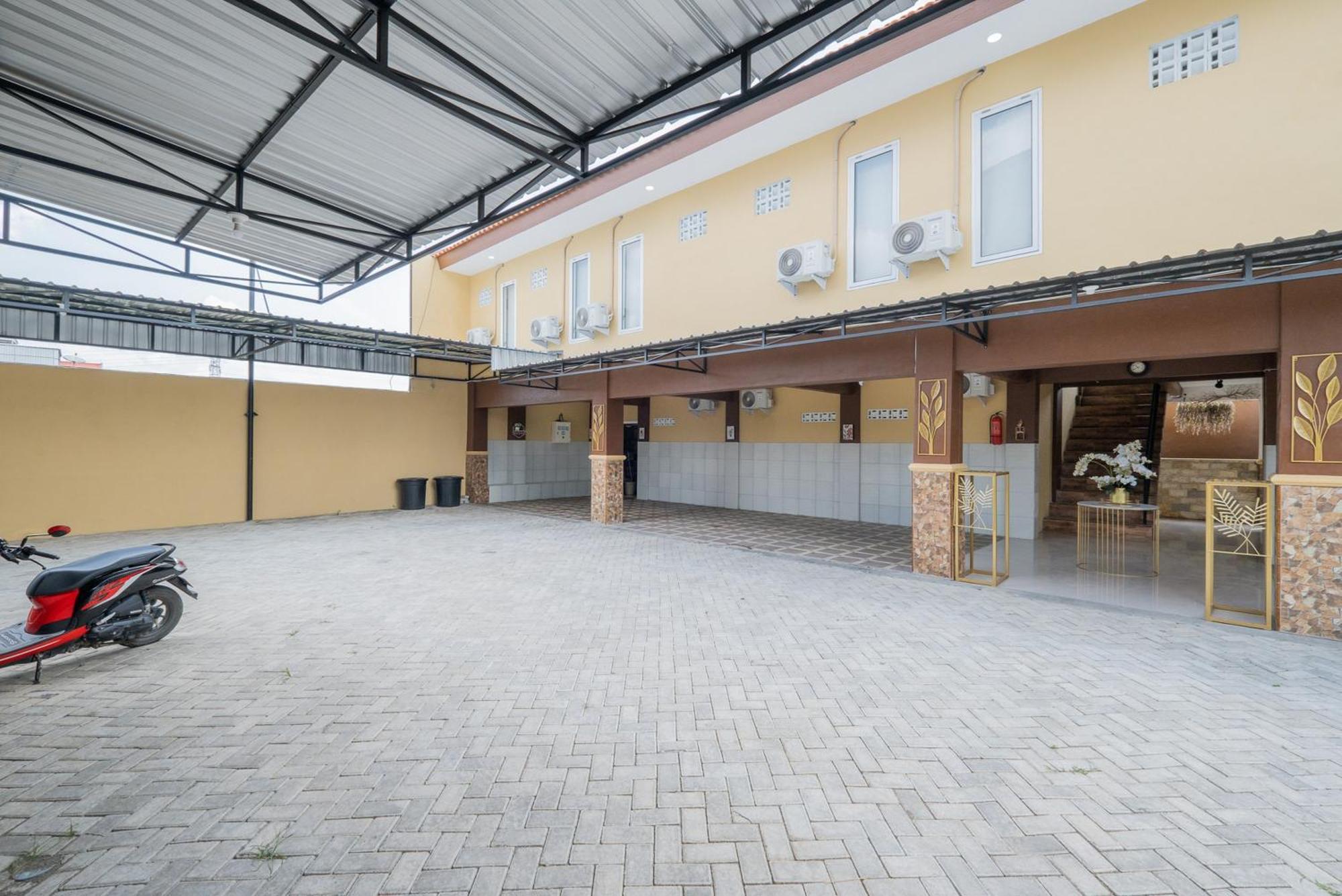 Reddoorz Syariah Near Rsud Dr Iskak Tulungagung Hotel Kedungwaru Exterior photo