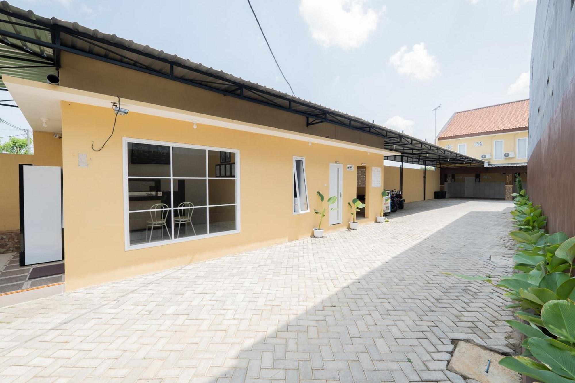 Reddoorz Syariah Near Rsud Dr Iskak Tulungagung Hotel Kedungwaru Exterior photo