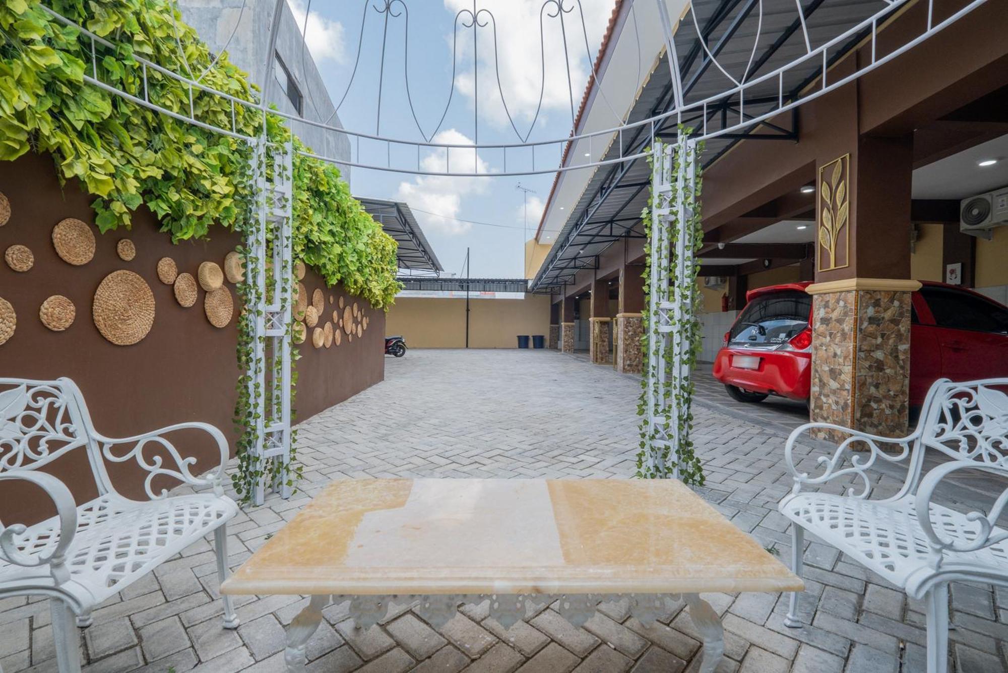 Reddoorz Syariah Near Rsud Dr Iskak Tulungagung Hotel Kedungwaru Exterior photo