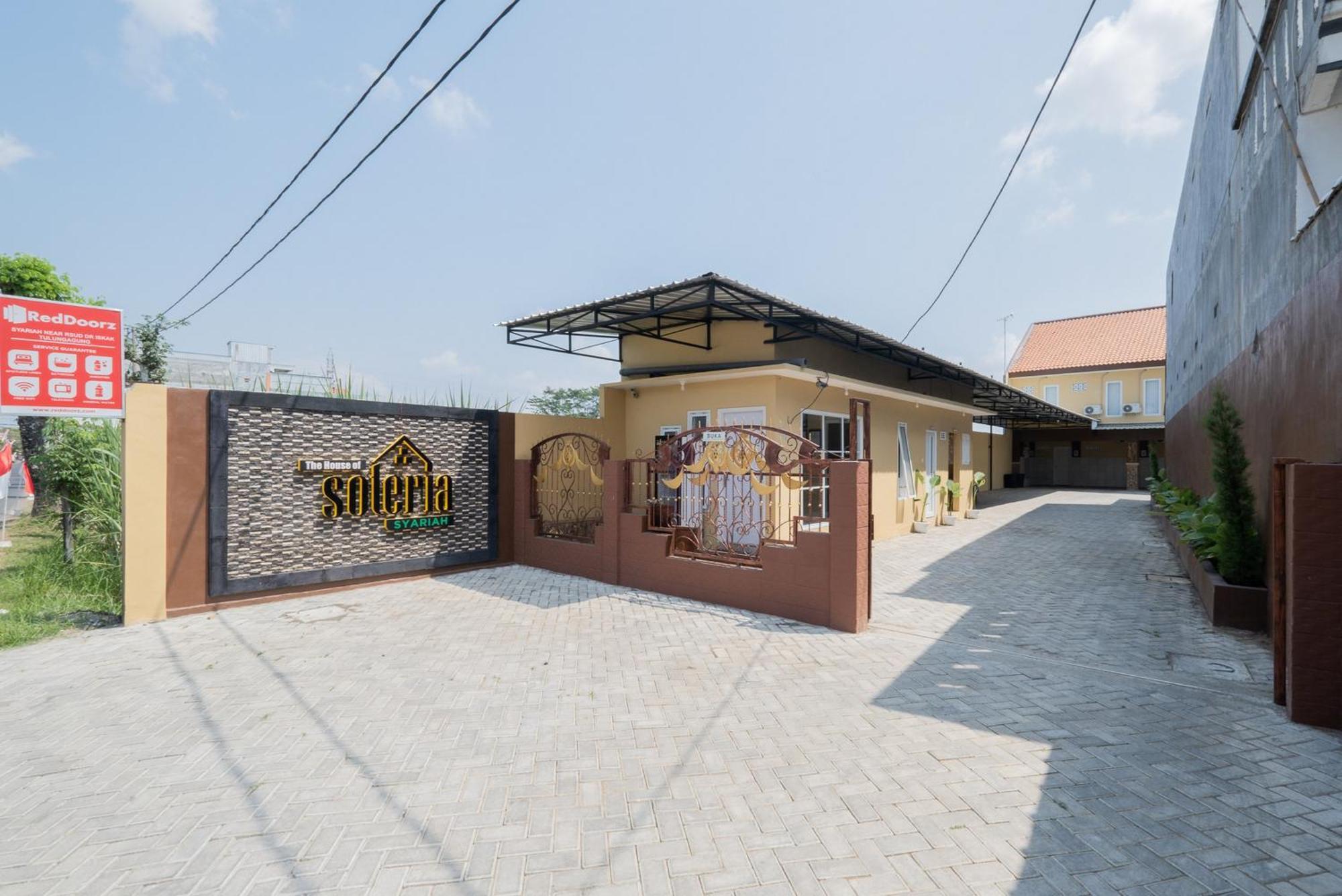 Reddoorz Syariah Near Rsud Dr Iskak Tulungagung Hotel Kedungwaru Exterior photo