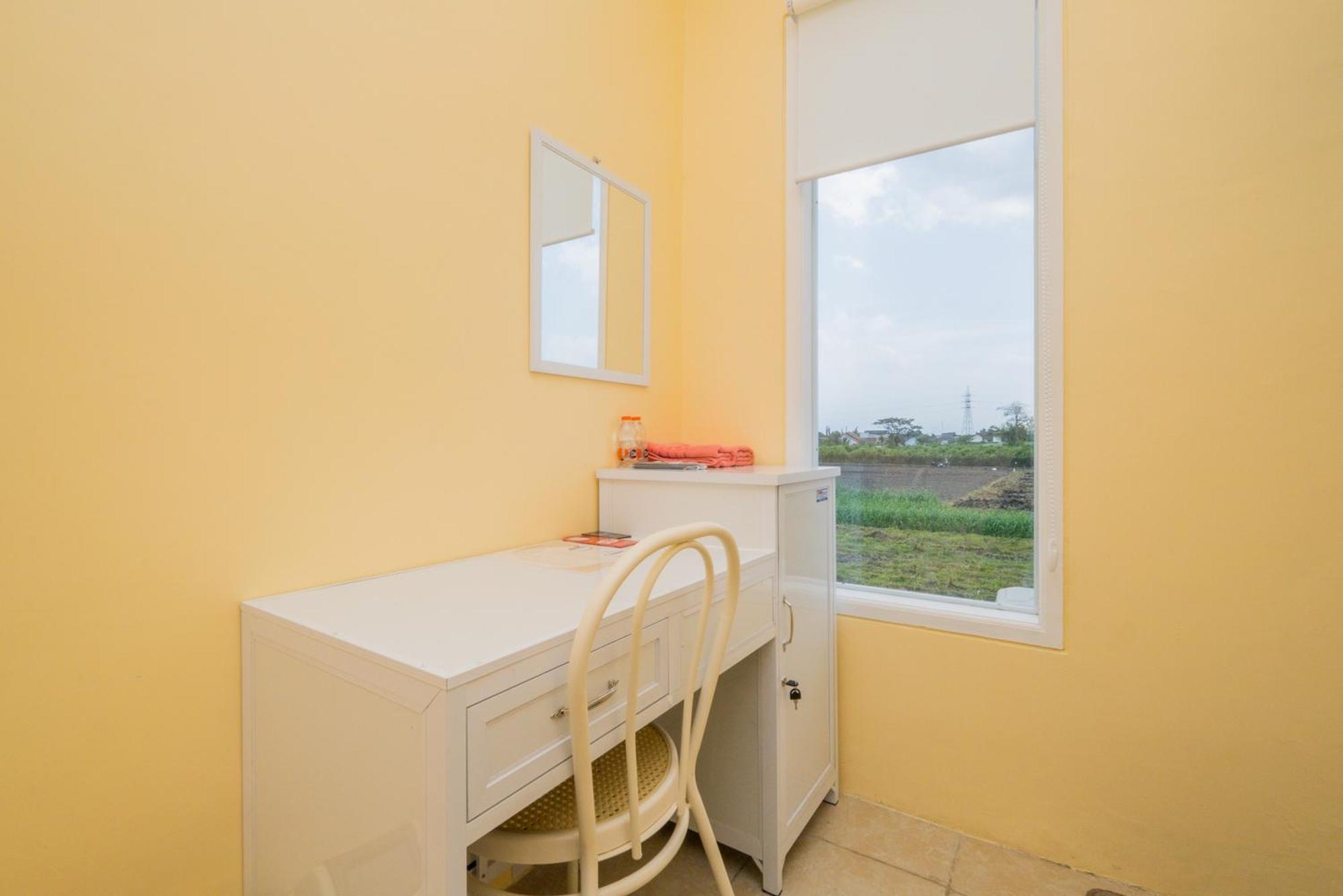 Reddoorz Syariah Near Rsud Dr Iskak Tulungagung Hotel Kedungwaru Exterior photo