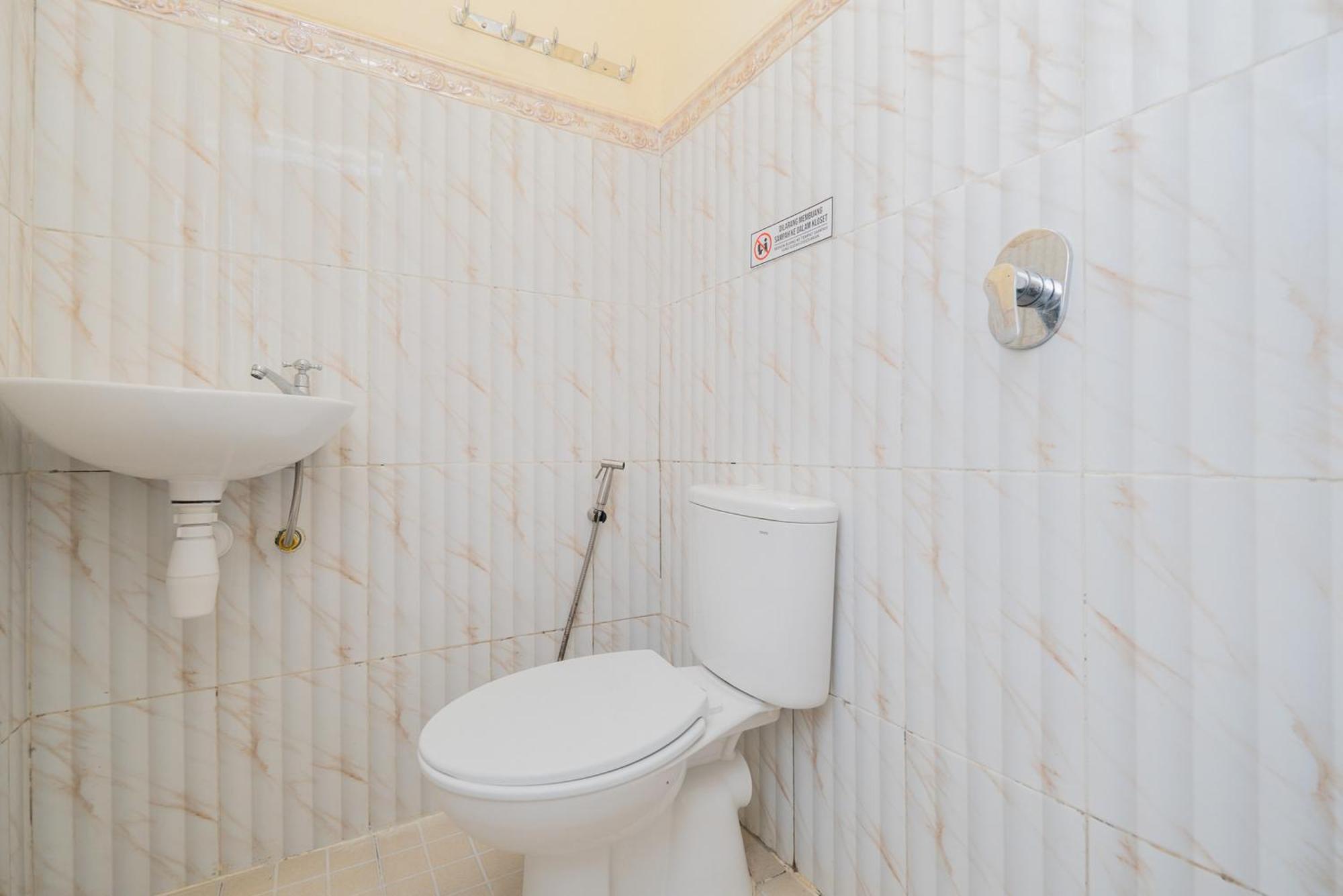 Reddoorz Syariah Near Rsud Dr Iskak Tulungagung Hotel Kedungwaru Exterior photo
